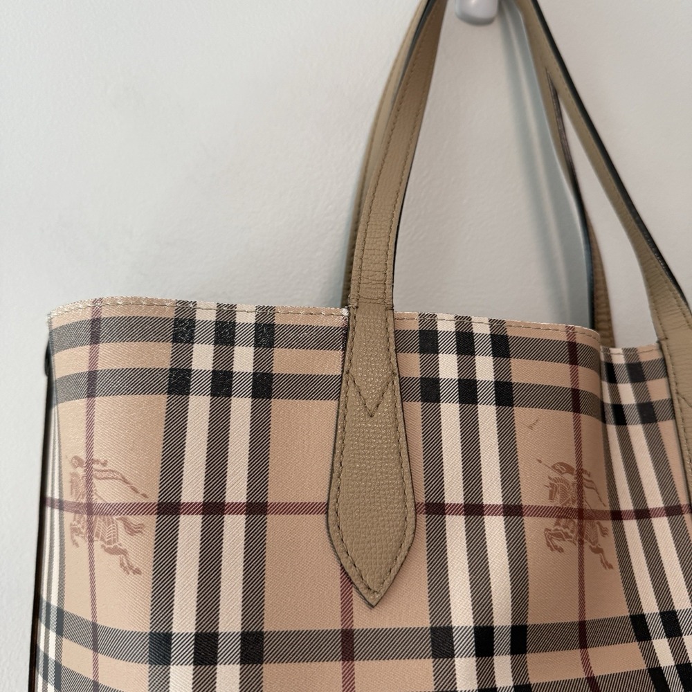 Burberry Haymarket Reversible Tote Bag Nova Check and Neutral Tan Leather - Picture 8 of 16